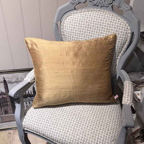 Colefax & Fawler Silk Cushion